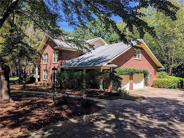 1st image of 2611 Carrolwood Dr