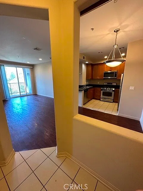 2 bed, 990 sqft, $2,600 — Photo 4