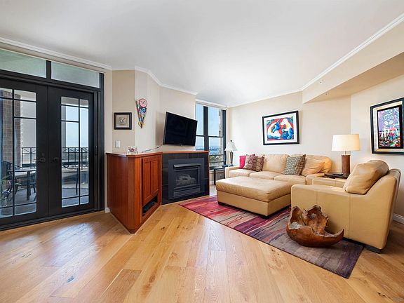 5th image of 500 W Harbor Dr Unit 1018