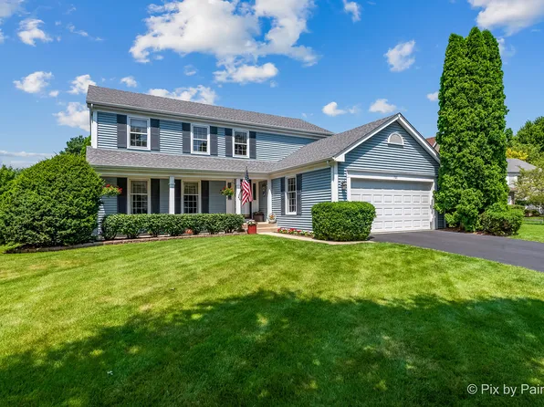 701 Foxfield Ct, Saint Charles, IL 60174