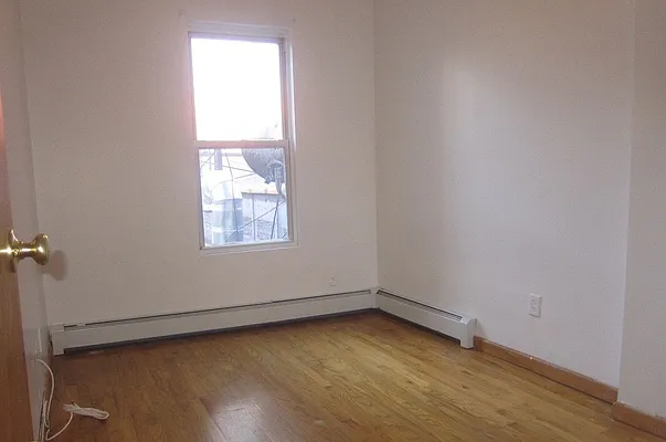 Rented by Realty 2000 Corp | media 6