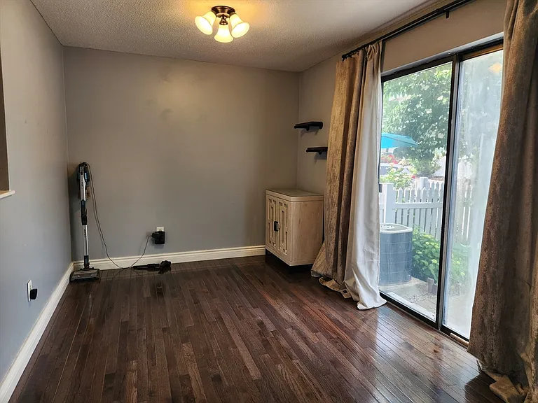129 Lowell St #4 — Photo 10