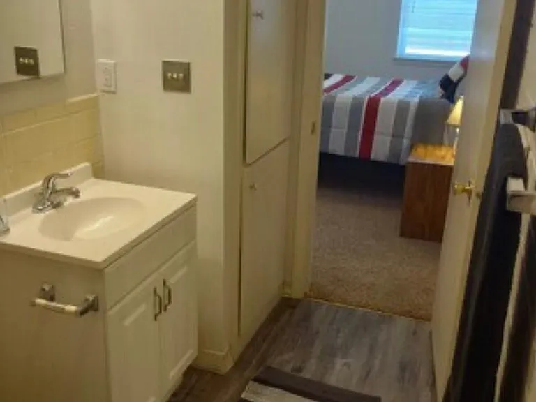 611 SW Bishop Rd #1 — Photo 7