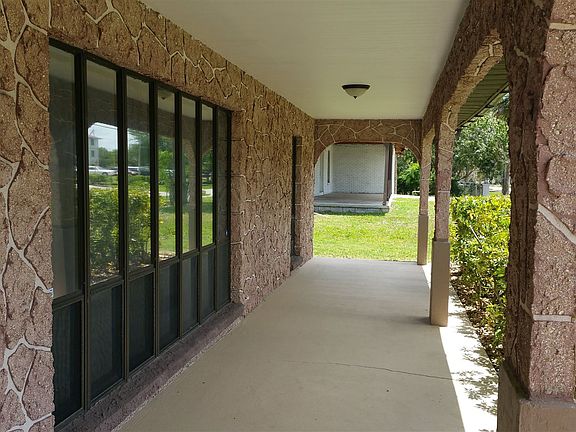 3rd image of 2001 S Palmetto Ave