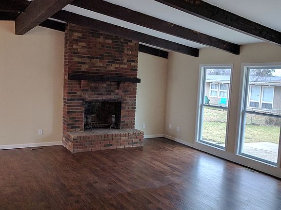 4th image of 178 Douglas Dr