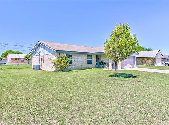 2nd image of 1701 Moonlight Dr