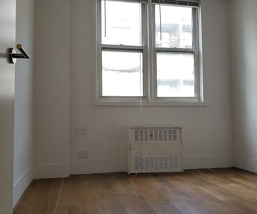 200 E 30th St #4K