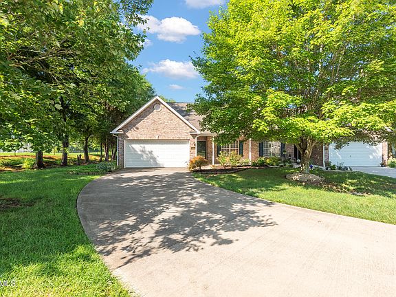 3rd image of 1684 Emerald Pointe Ln