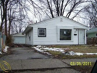 27106 Florence St photo 1