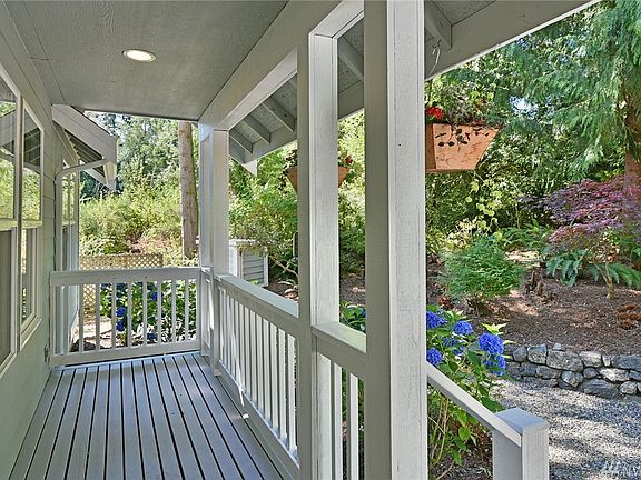 4th image of 20660 Chicago Ln NE