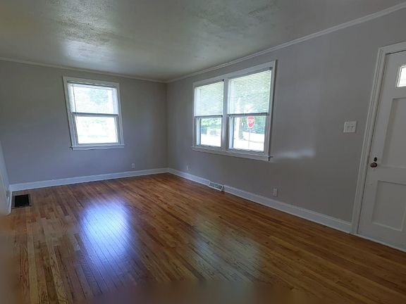 3rd image of 820 Palmer St