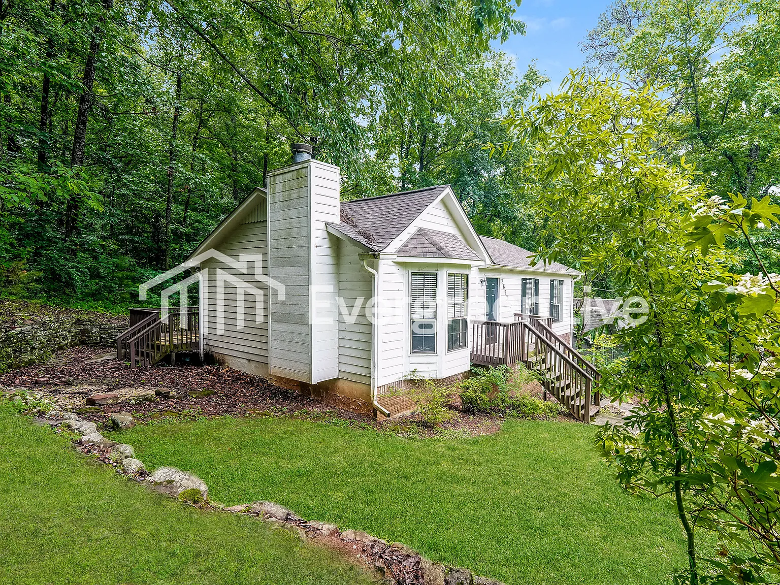 3 bed, 2.0 bath, 1565 sqft, $1,295 — Photo 2