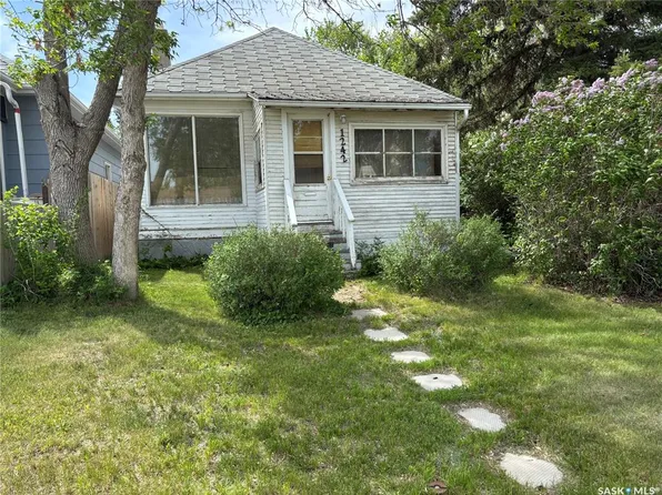 1242 Wolfe AVENUE, Moose Jaw, SK S6H 1K2