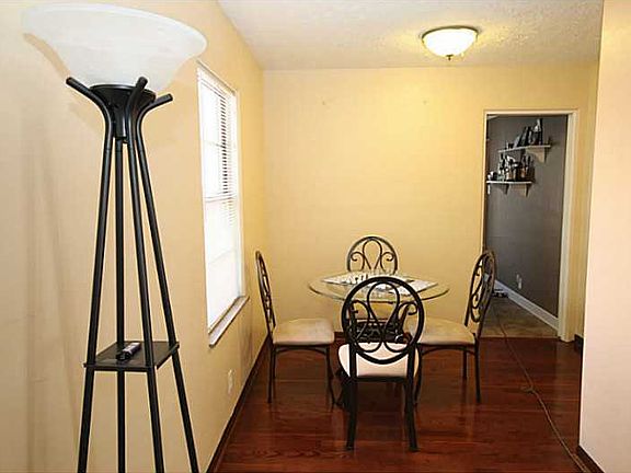 3rd image of 2301 E Kessler Blvd