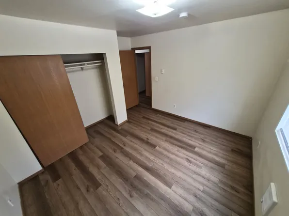 301 E 3rd St #5, Granger, WA 98932
