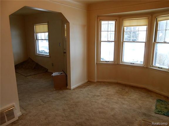 4th image of 11391 Columbia Ave