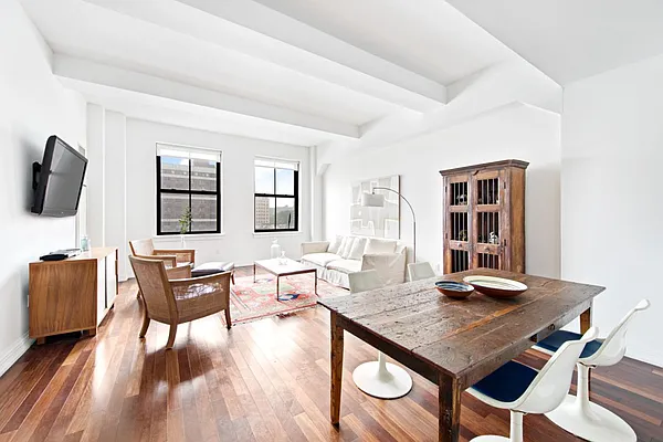 Sold by Compass | media 17