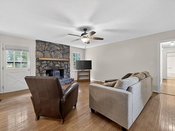 4th image of 4914 Ashlawn Dr