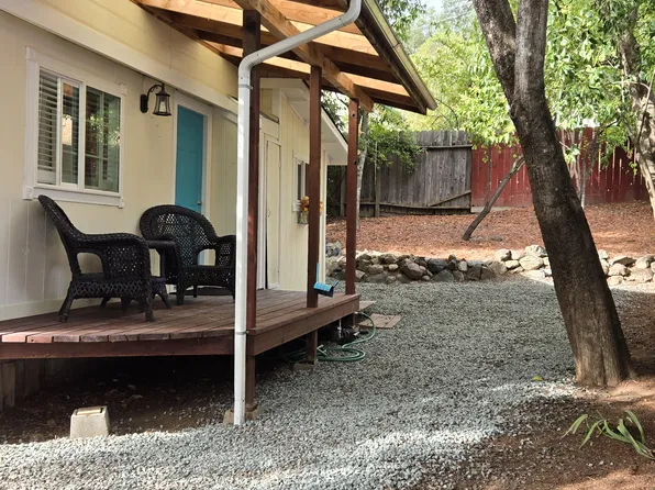 630 6th St, Lakeport, CA