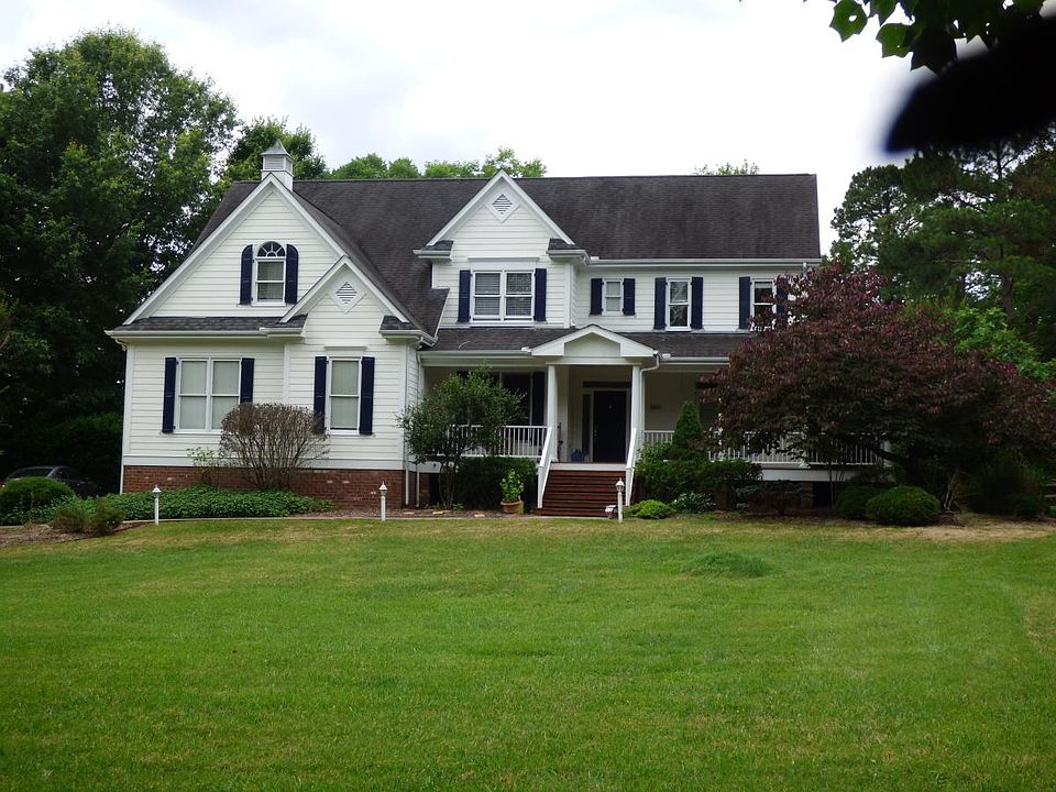 Front of House from middle of yard