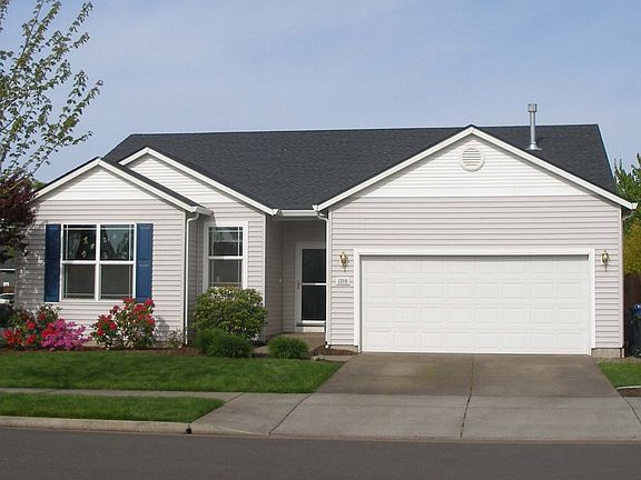 1 level with 2 car garage