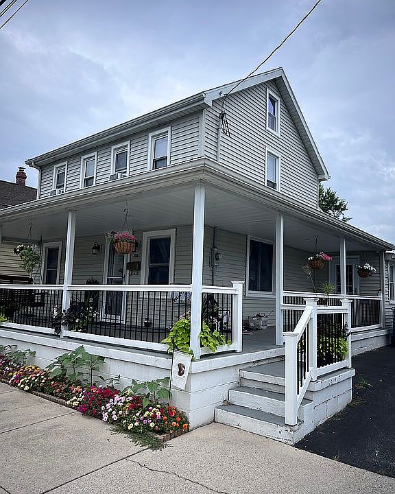 2nd image of 417 Burd St