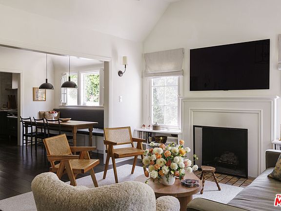 3rd image of 520 Lillian Way