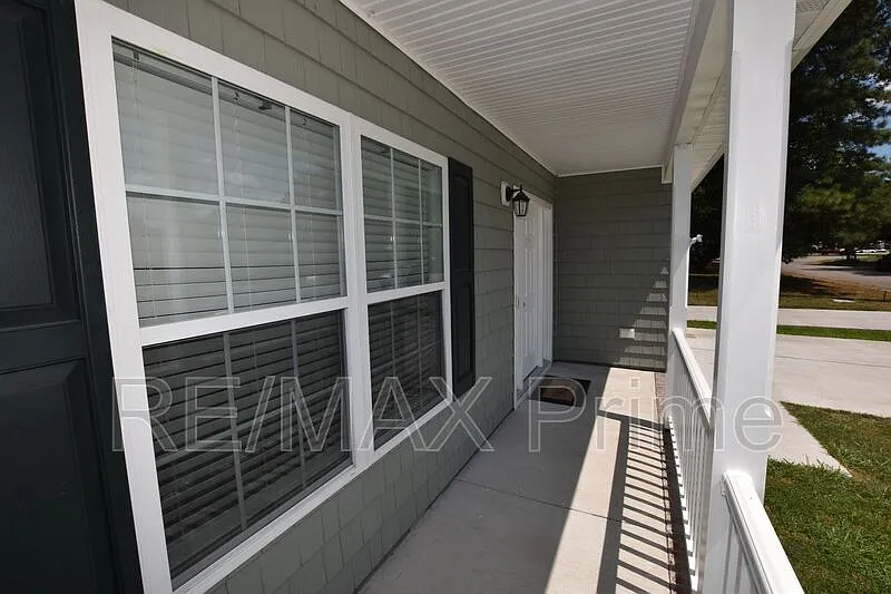 5 bed, 3.5 bath, 2400 sqft, $2,500 — Photo 4