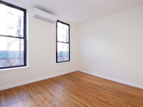 2nd image of 136 Orchard St #9B