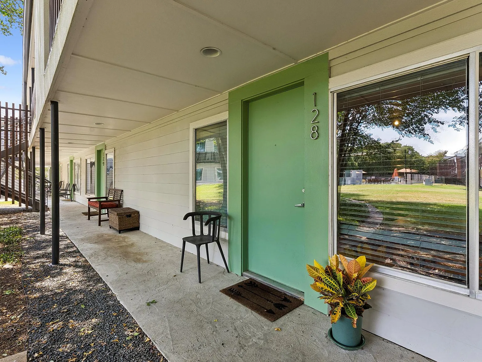 2 bed, 1.0 bath, 736 sqft, $2,200 — Photo 4