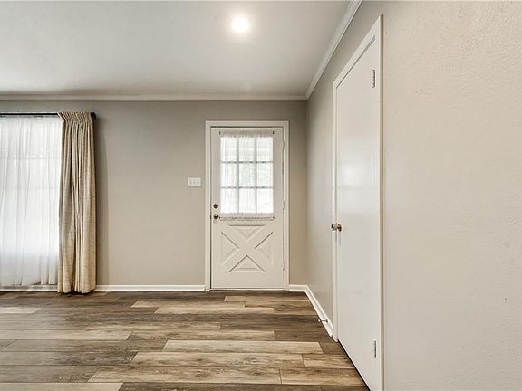 4th image of 844 Joanna Dr