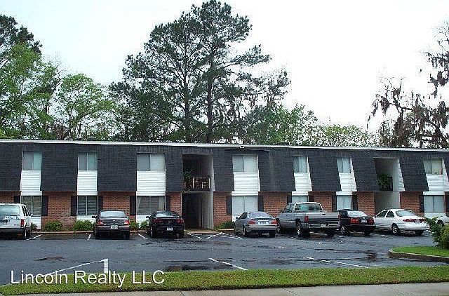 1st image of 1004 N Oak St APT 5