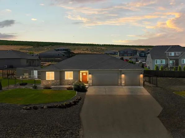 22011 E Berry Dr, Benton City, WA 99320