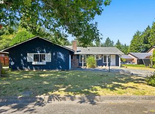 885 Oakway Dr, Coos Bay, OR 97420
