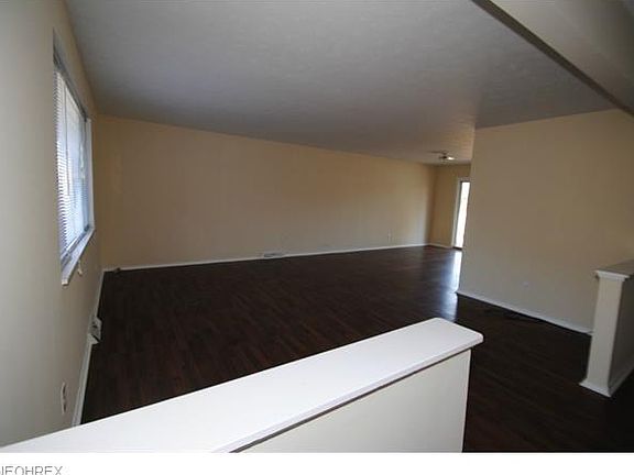 4th image of 22518 Bard Ave