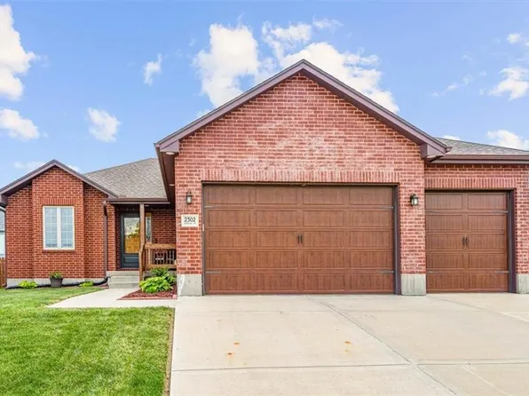 2302 NW Hedgewood Dr, Grain Valley, MO 64029