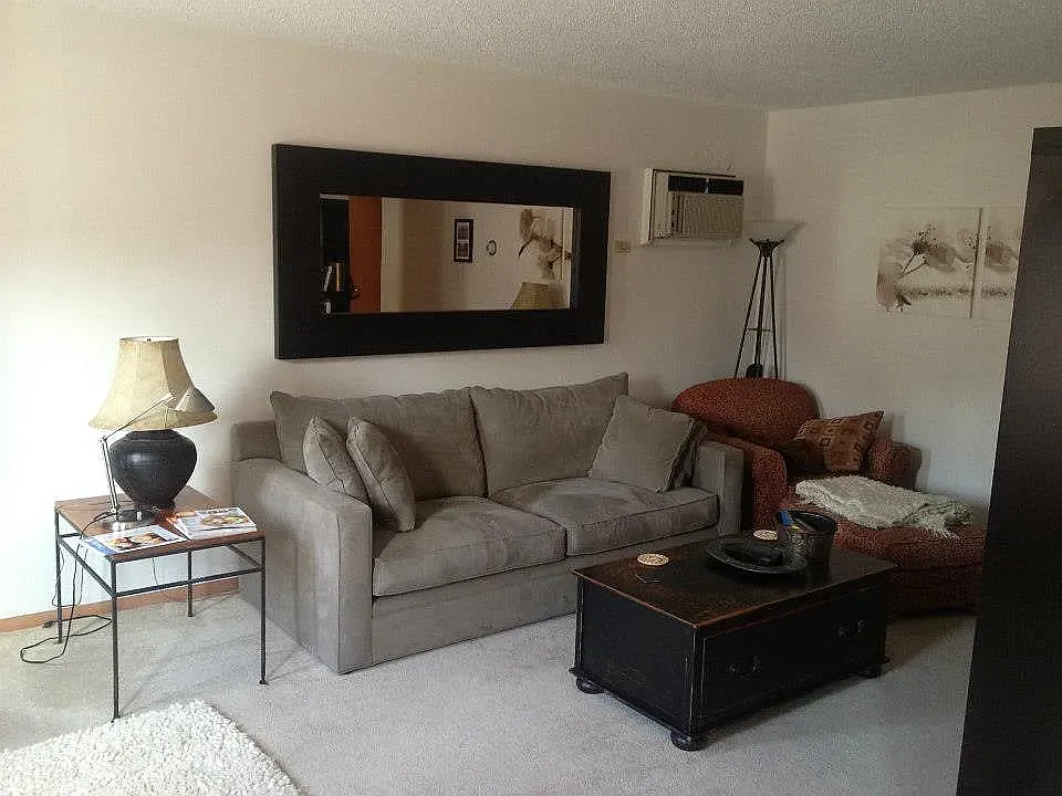 1 bed, 770 sqft, $985 — Photo 2