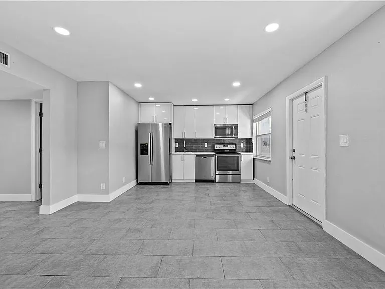 1470 N Dixie Hwy #2 — Photo 4