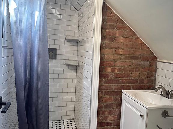 3rd image of 244 E 239th St #3