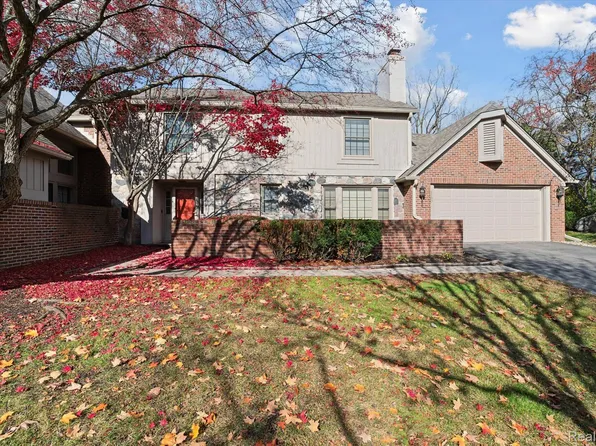 1180 Stonecrest Dr, Bloomfield Hills, MI 48302