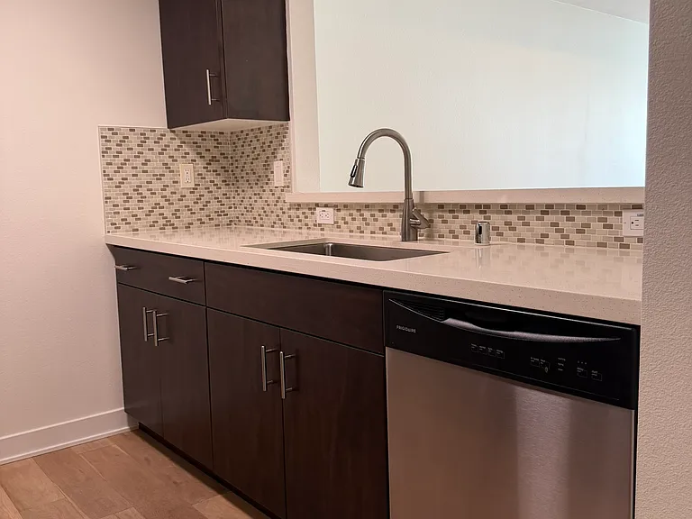 436 S Virgil Ave #Penthouse 15 — Photo 6