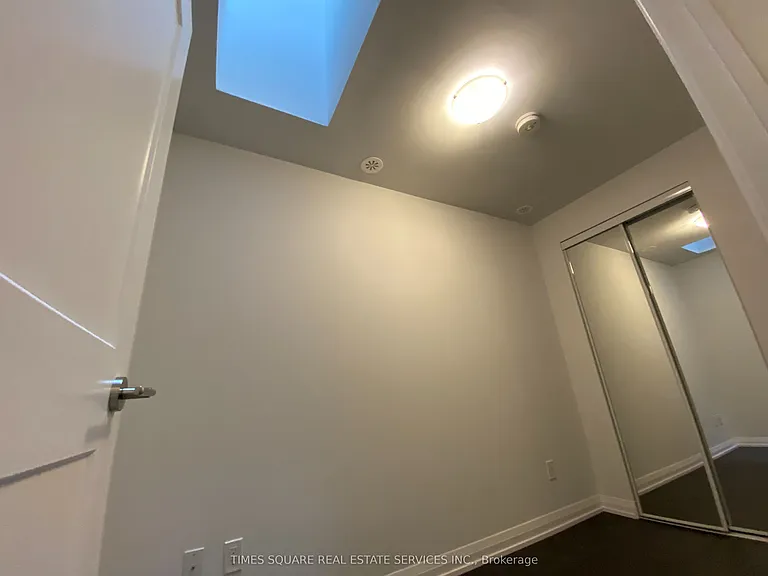 1050 Portage Pkwy #Townhouse 32 — Photo 12
