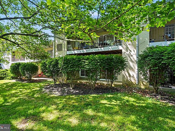 3rd image of 205 Valley Stream Ln #205