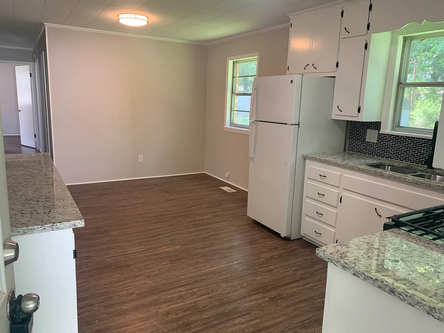 3 bed, 1050 sqft, $1,100 — Photo 4