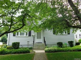 8 Saratoga Rd, White Plains, NY 10607