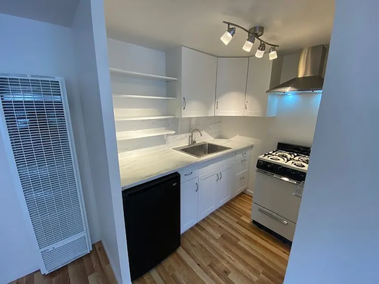 246 Locust St — Photo 6