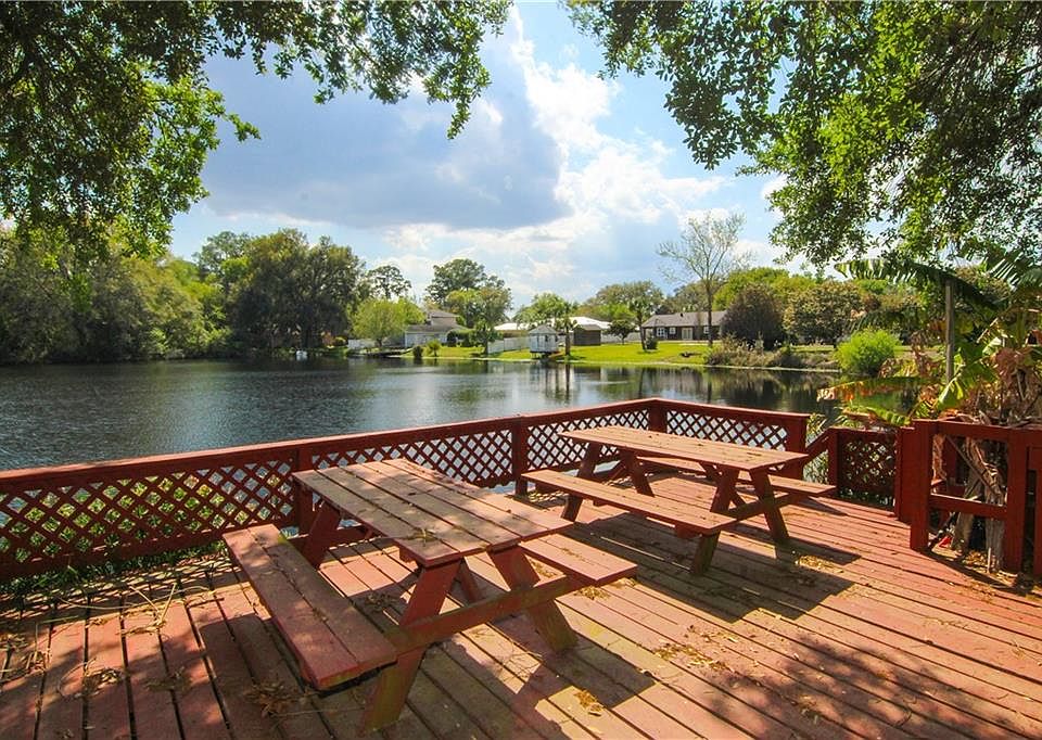 1st image of 202 Twin Lakes Dr