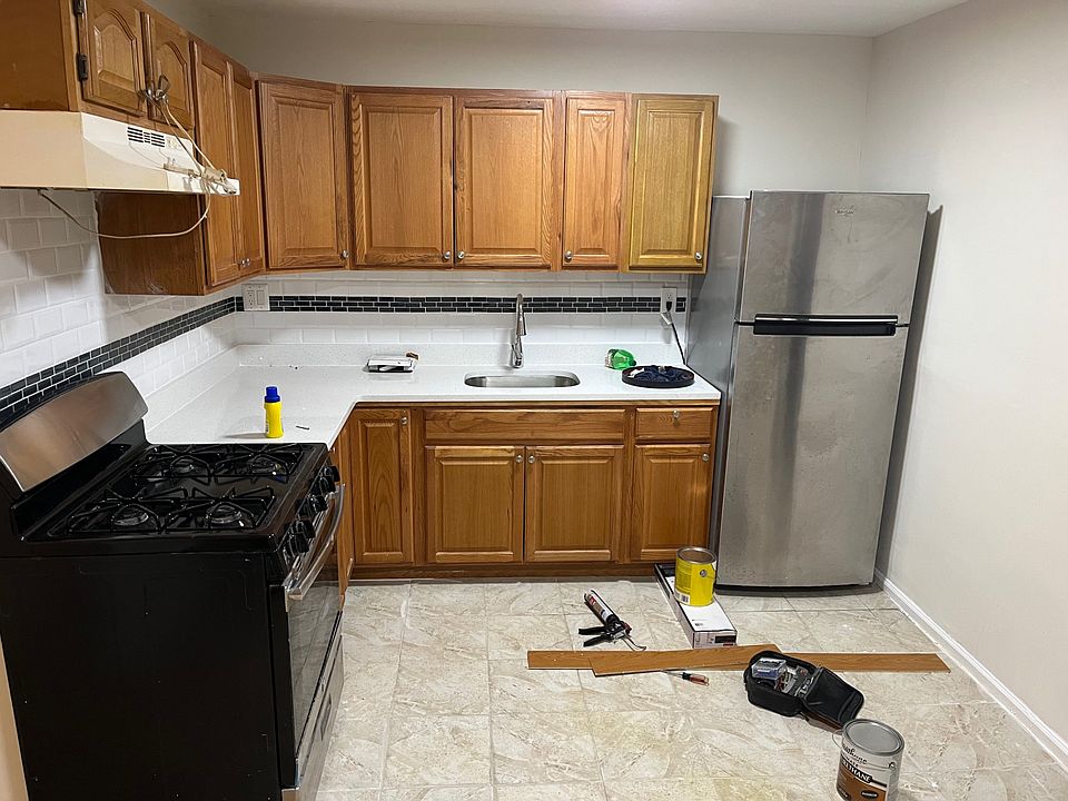 1st image of 762-211 1st Ave