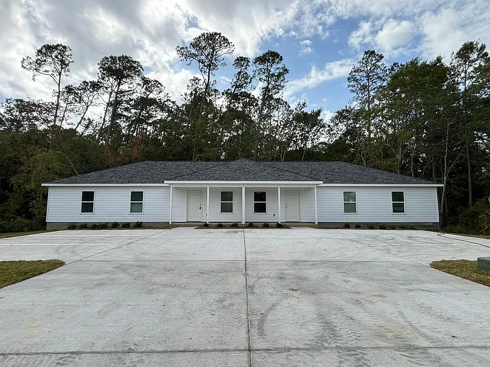 385 Lawler Ave