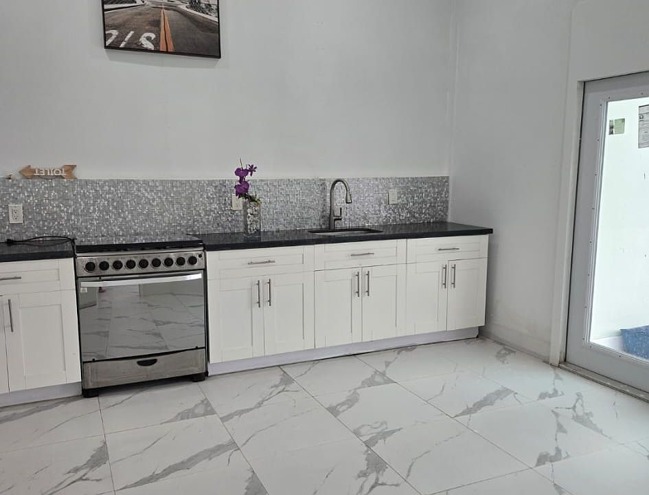 1st image of 5000 SW 92nd Ave #1